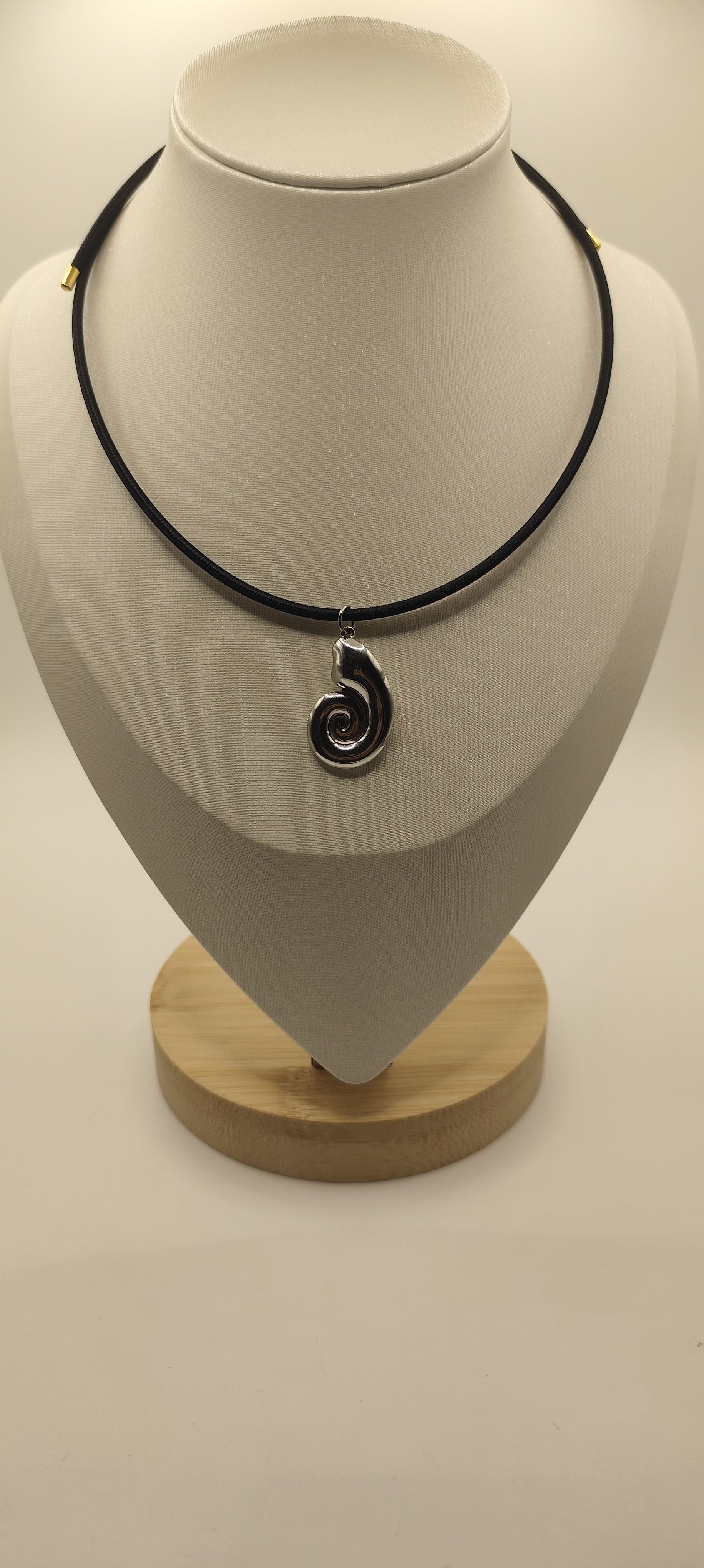 Collana Magnetica